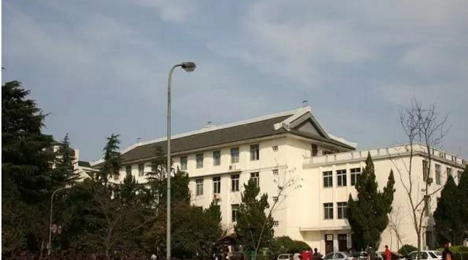 武汉大学政治与公共管理学院