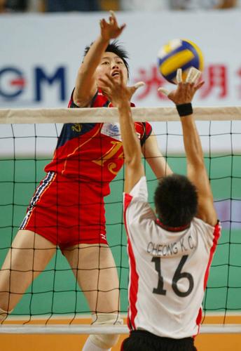 中国女排1-5澳门男排 小将马蕴雯大力扣杀
