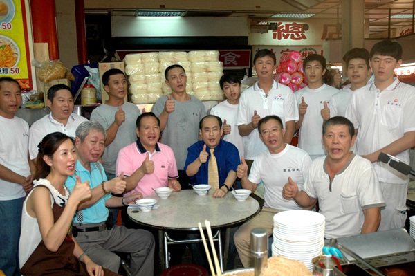 新竹市贡丸产业发展促进会与许明财市长 新竹市贡丸产业发展促进会与许明财市长