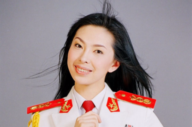 马丽娜(济南军区政治部文工团演奏员)