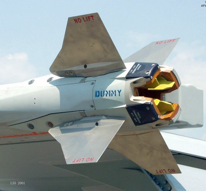 AIM-9X 喷管内部的燃气舵