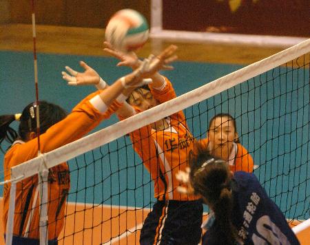 天津女排以3比0完胜河南队