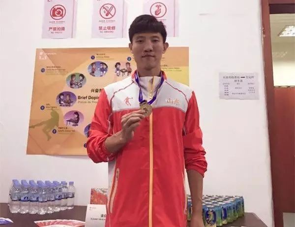 翟超(男子400米田径运动员) 翟超(男子400米田径运动员)