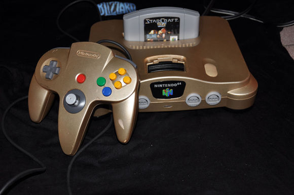 N64首创类比摇桿、扳机按键、手柄震动 N64首创类比摇桿、扳机按键、手柄震动