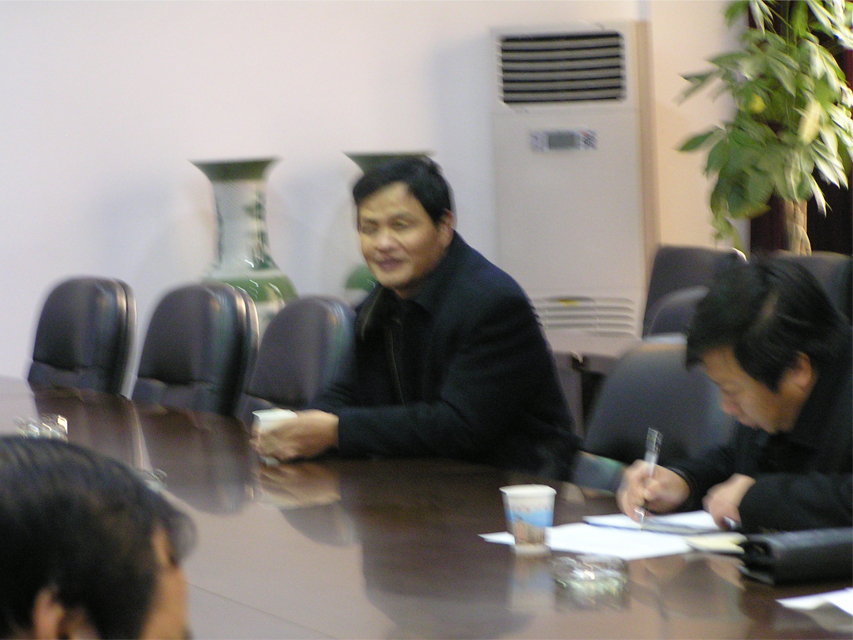 校长高亚军开会中 校长高亚军开会中