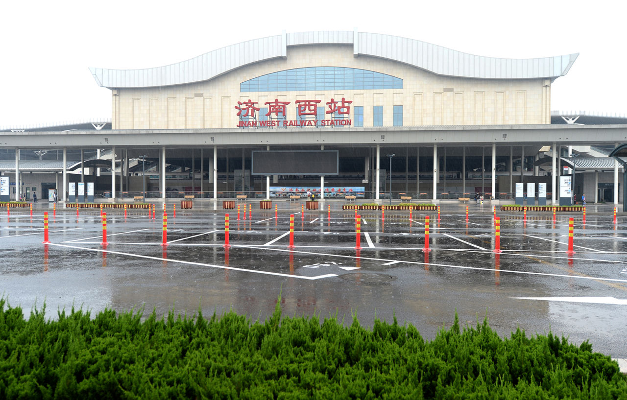 济南西站(中国山东省济南市境内铁路车站)