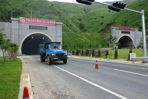 大风垭口特长隧道 大风垭口特长隧道