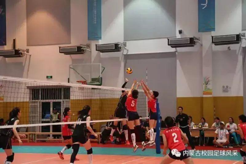 中学组内蒙古女排在比赛2