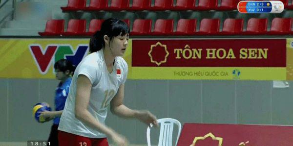 12号毛钧怡準备发球 12号毛钧怡準备发球