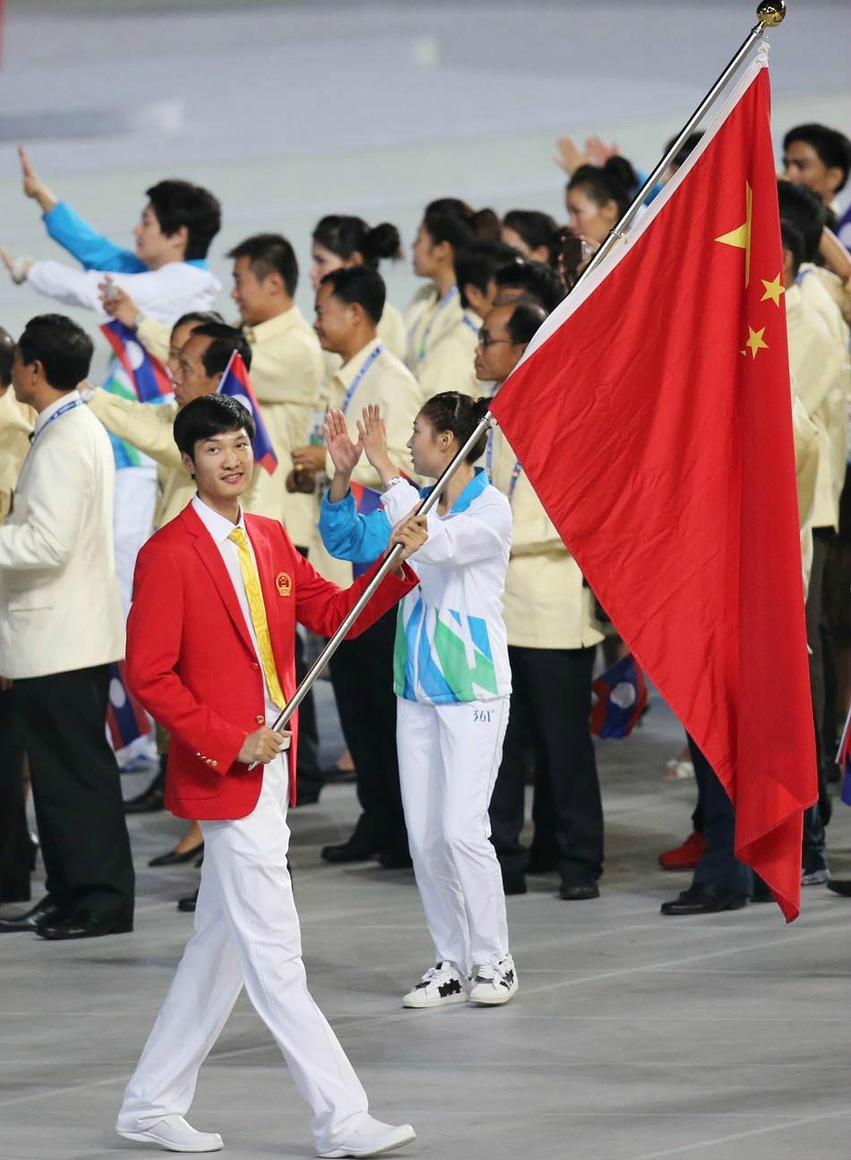 中国代表团旗手雷声