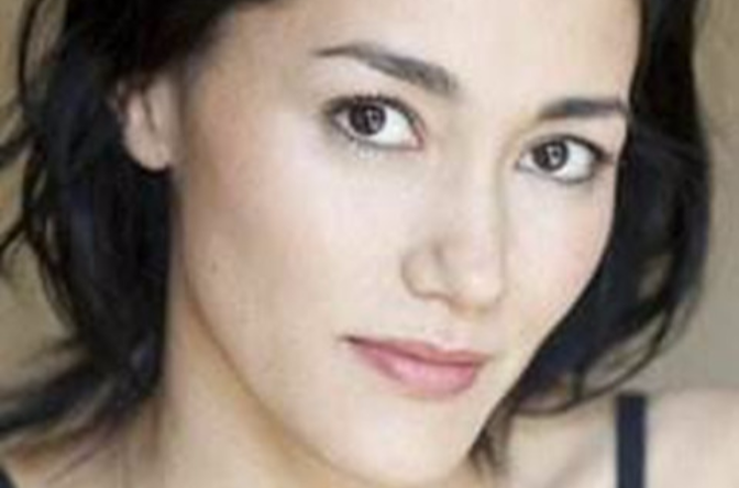 桑德琳·霍尔特(Sandrine Holt) 桑德琳·霍尔特(Sandrine Holt)