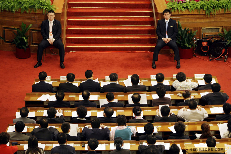 黑衣人(两会安保人员别称)