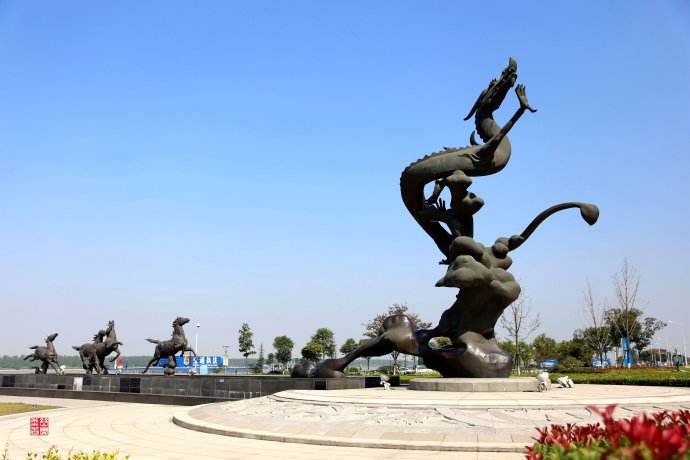 五马渡江，一马化为龙