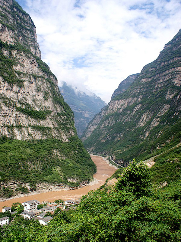 大渡河(中国长江支流岷江的正源或最大支流)