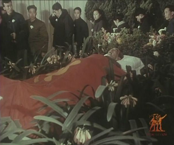 《敬爱的周恩来总理永垂不朽》剧照 《敬爱的周恩来总理永垂不朽》剧照