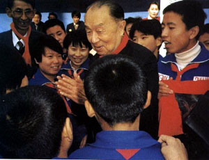 孙起孟同志关心少年儿童成长 孙起孟同志关心少年儿童成长
