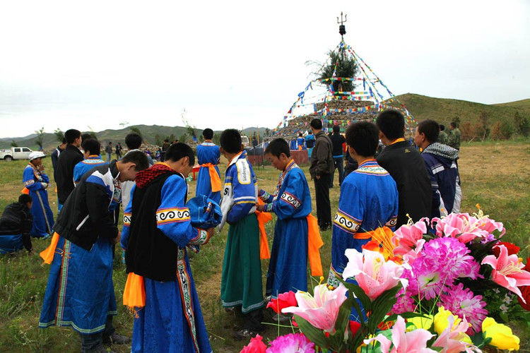 青海蒙古族祭敖包 青海蒙古族祭敖包