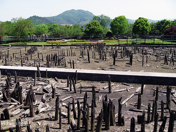 河姆渡乾栏式建筑 河姆渡乾栏式建筑