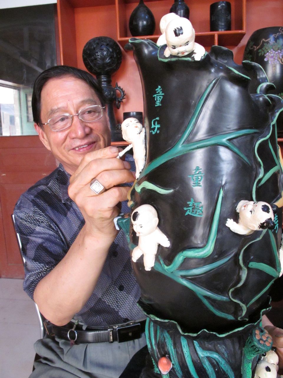 刘德功(中国黑陶工艺美术大师)