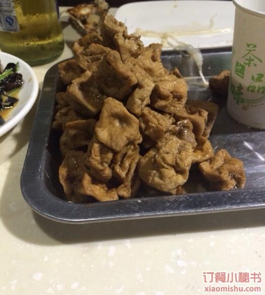 小锅里的豆泡