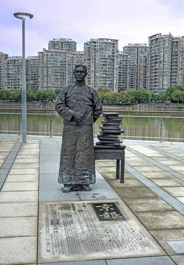 邵飘萍塑像