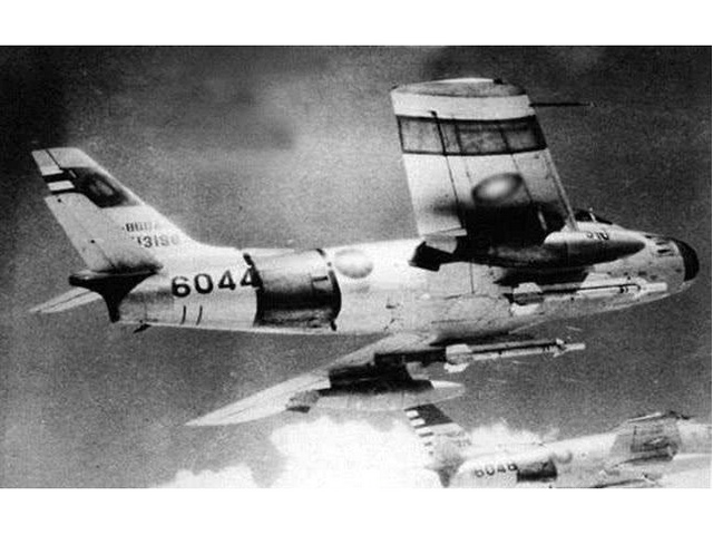 台湾F-86战斗机挂载AIM-9空空飞弹