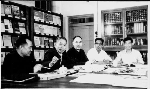 1979年束星北在海洋一所资料室