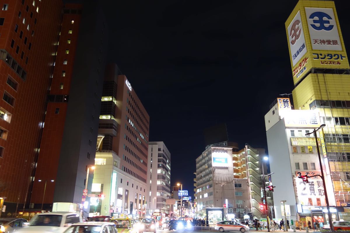 日本 福 冈 市   主要商业街之  天神 商业 街