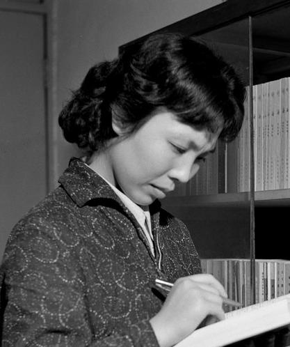 《妈妈不要丢下我》 《妈妈不要丢下我》