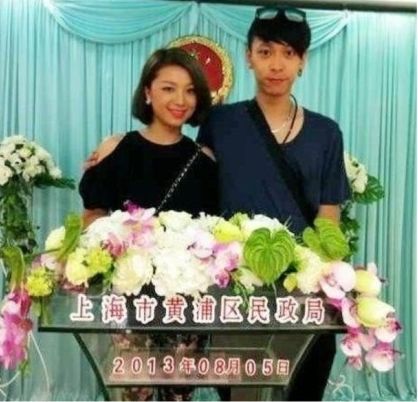 俞思远和叶晶晶在民政局 俞思远和叶晶晶在民政局
