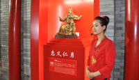 图三 世博会关公现场照 图三 世博会关公现场照