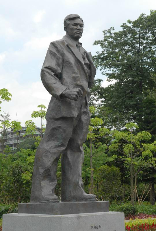 苏兆征塑像