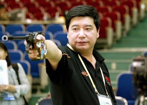 比赛中的王义夫 比赛中的王义夫