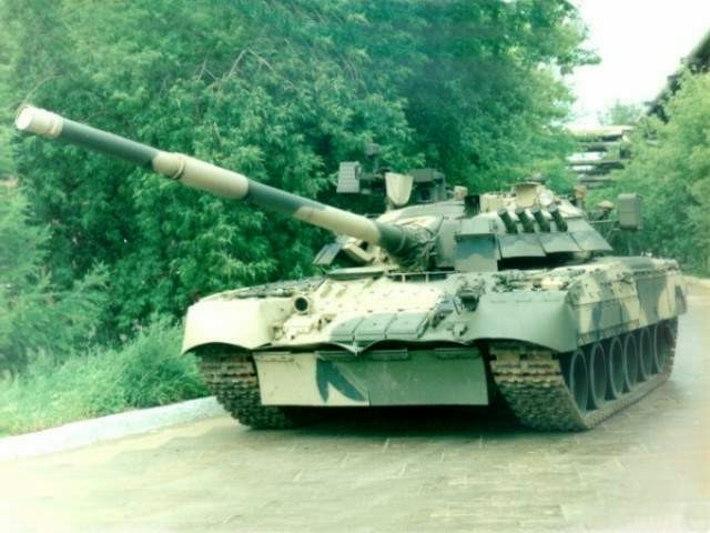 T-80U主战坦克