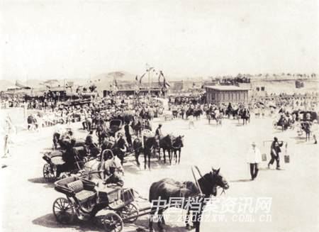1902.7.26萨哈洛夫(图穿白衣者)在达里尼