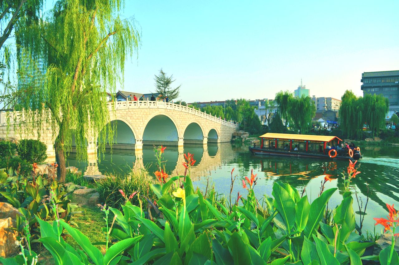 天下第一泉-大明湖景区 天下第一泉-大明湖景区