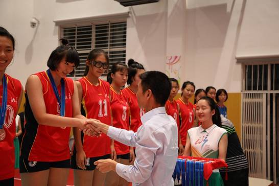 中学组北京女排获得季军