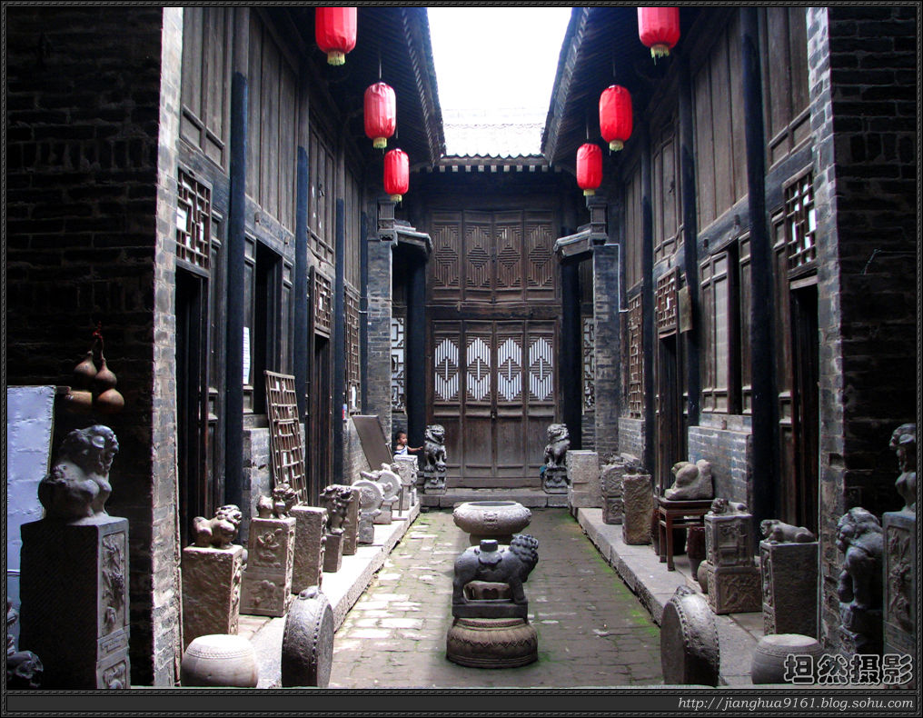 党家村四合院（正中可见筒槽）