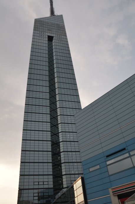 日本福冈市标誌性 建筑塔