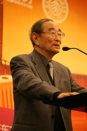 厉以宁 世界摄像摄影网供图